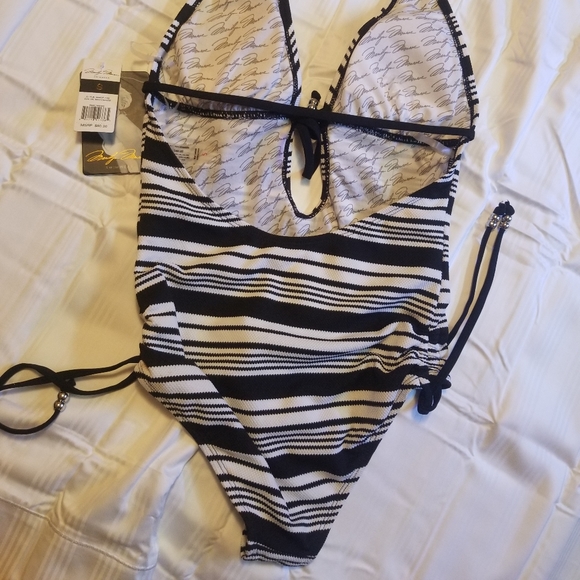 Marilyn Monroe Bathing Suite. - Picture 2 of 2